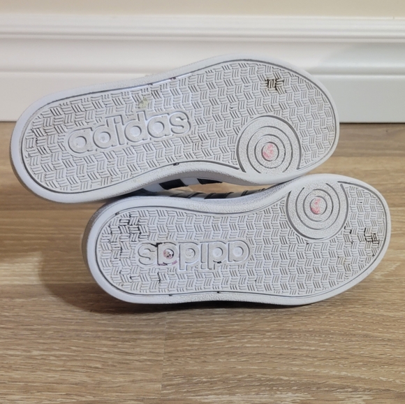 Adidas Kids White and Black Sneakers - Picture 7 of 8